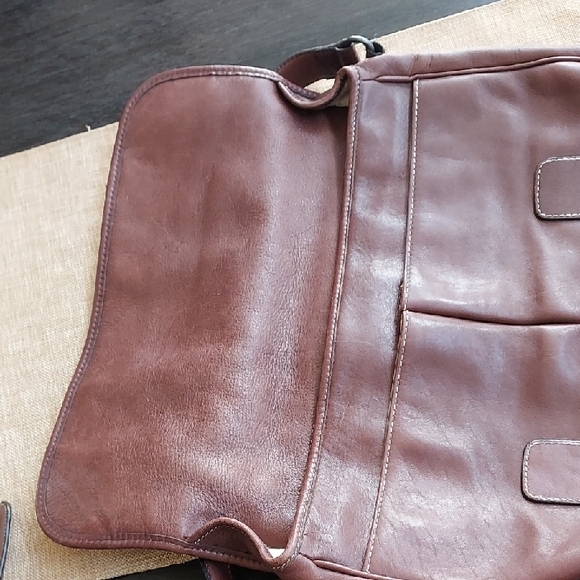Adrienne Vittadini Vintage Brown Leather Satchel/Messenger Bag, Unisex - Picture 10 of 12